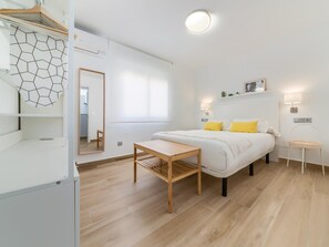 1 bedroom, iron/ironing board, Internet, bed sheets - Holidays2Malaga Alameda View - High WIFI Speed - Close Beach (Málaga)