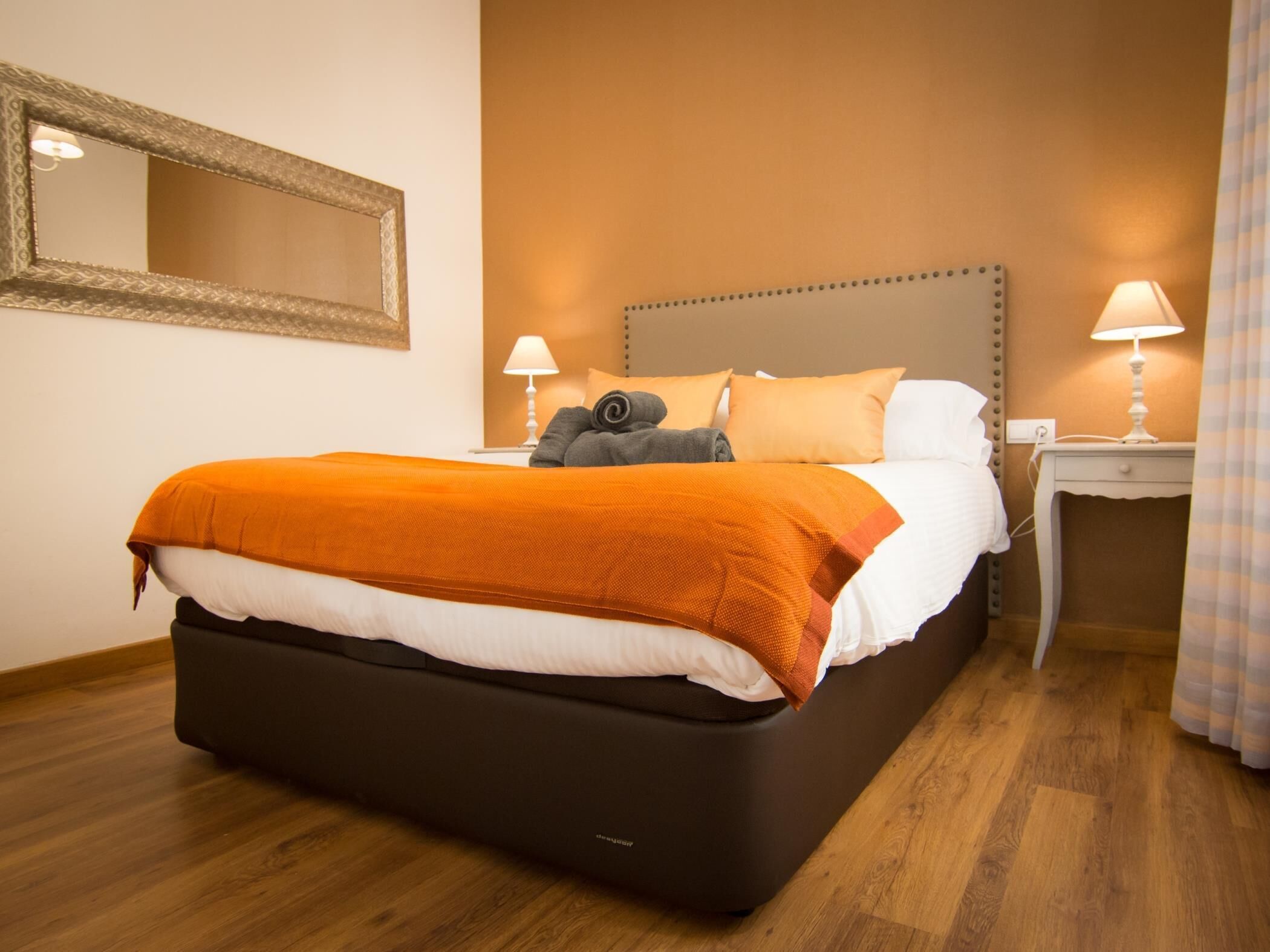 Strykjärn/strykbräda, internet och sängkläder