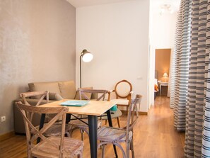 Dining - H2M Apartment Comfort in historic center (Distrito Centro)