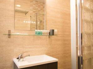 Een douche, een haardroger