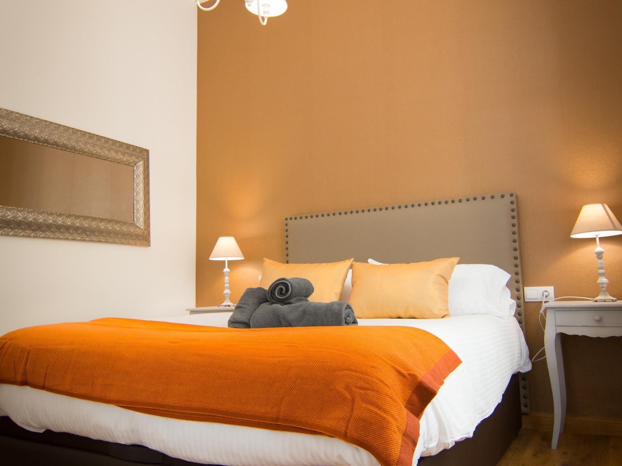 Strykjärn/strykbräda, internet och sängkläder