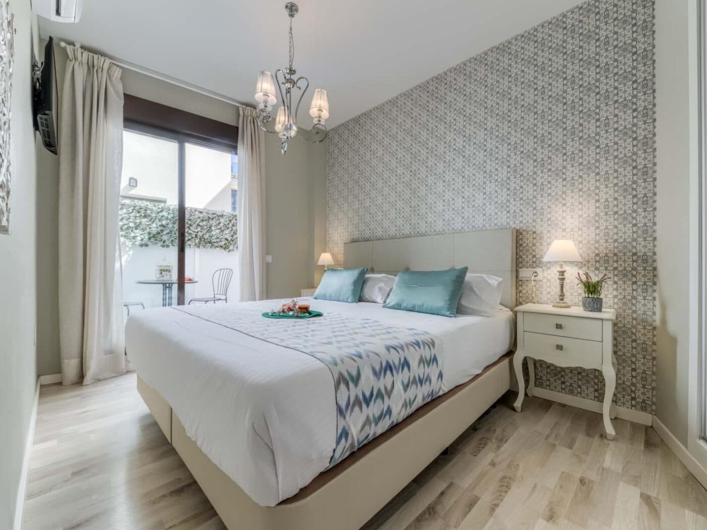 2 bedrooms, iron/ironing board, Internet, bed sheets