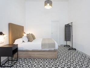 1 chambre, fer et planche à repasser, accès Internet, draps fournis