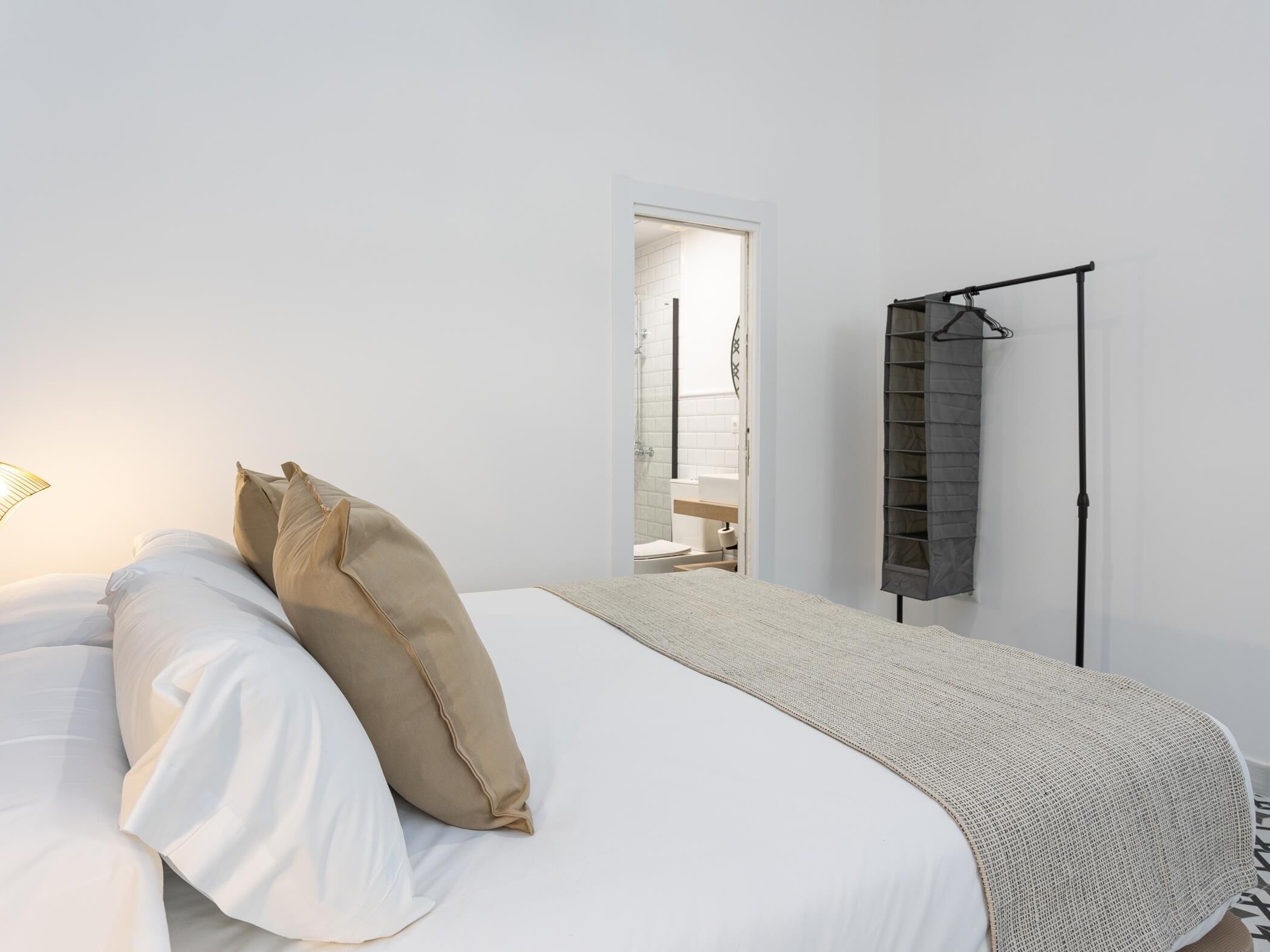1 chambre, fer et planche à repasser, accès Internet, draps fournis