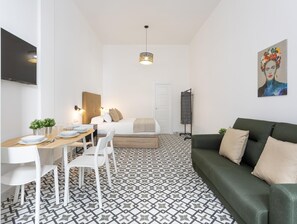 1 chambre, fer et planche à repasser, accès Internet, draps fournis