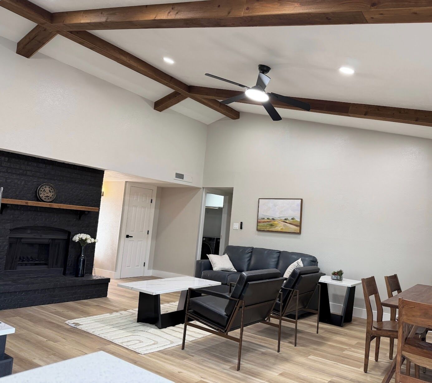 Smart TV, fireplace