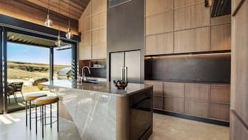 Fridge, microwave, oven, coffee/tea maker