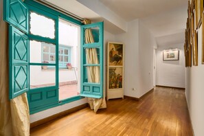 Interior - Plaza del Museo (Sevilla)