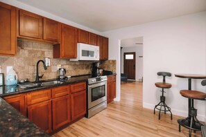 Fridge, microwave, stovetop, dishwasher