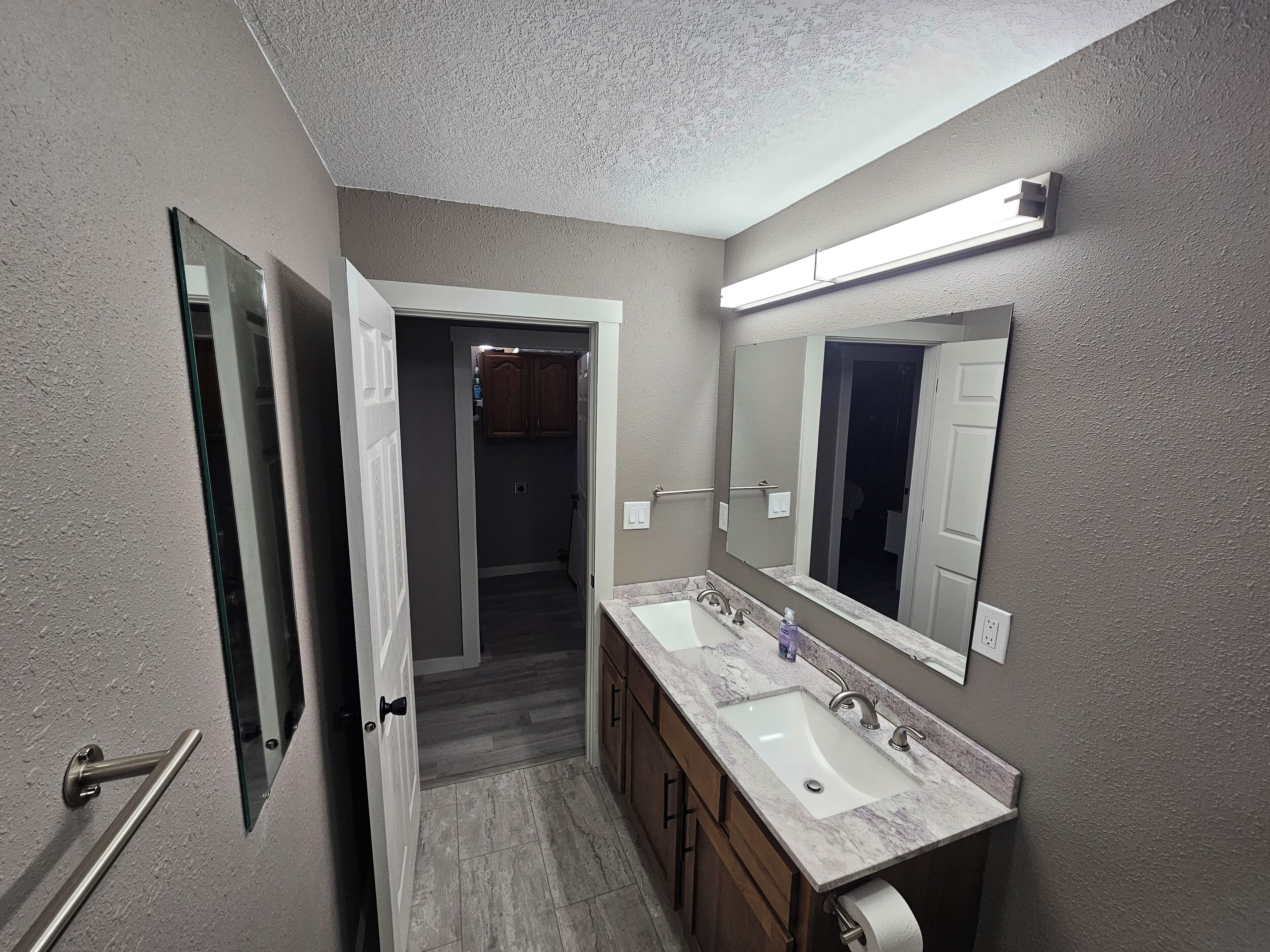 Dusch, hårtork, handdukar och tvål