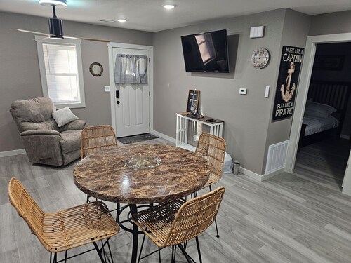 Nautical 3-bedroom house in downtown Joplin, close to shopping and coffee shops.