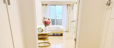 2 bedrooms, iron/ironing board, WiFi