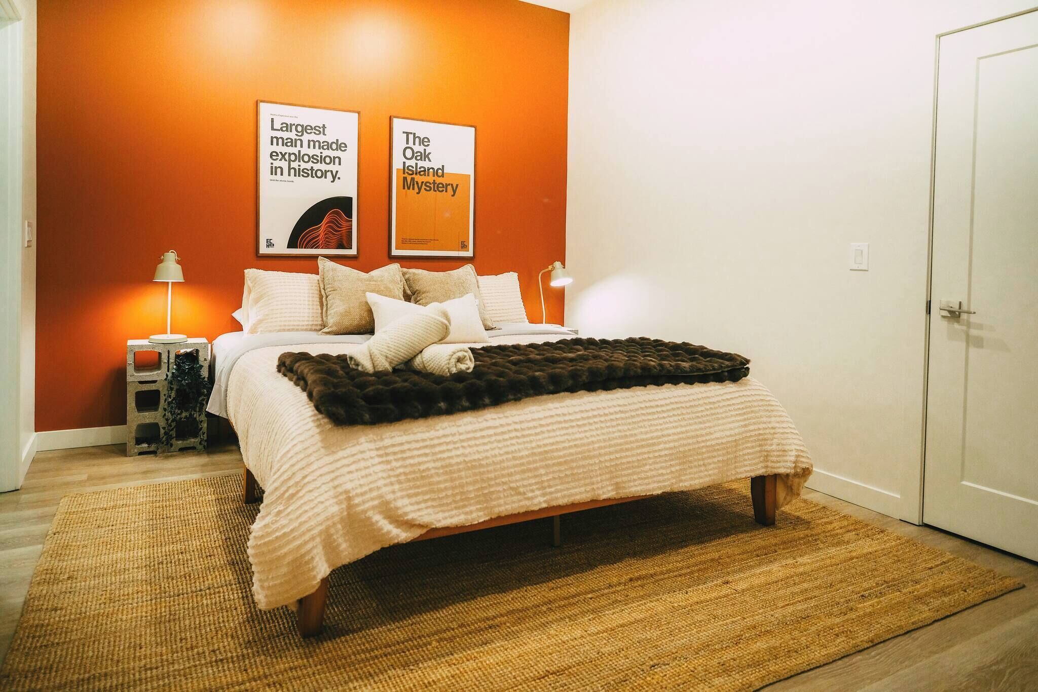 2 bedrooms, travel crib, free WiFi