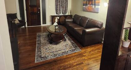 Charming 3-bedroom townhome with AC in Lansdowne