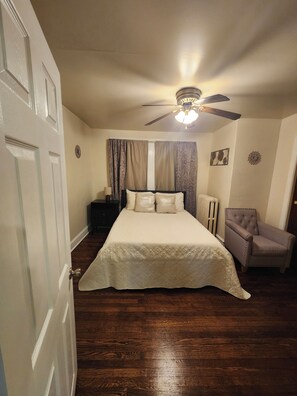 Iron/ironing board, WiFi, bed sheets