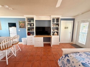 Silitysrauta/-lauta, Wi-Fi, vuodevaatteet