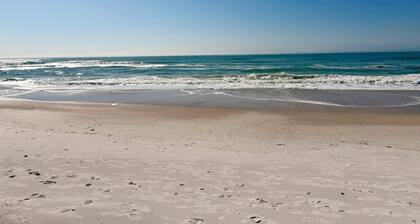 Fabulous 1-bedroom condo with AC in Bradenton Beach