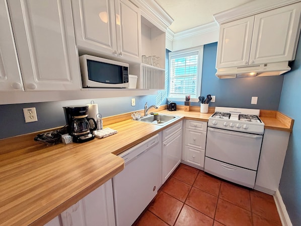 Mikroaaltouuni, uuni, liesi, astianpesukone