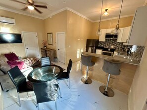 Interior - Enjoyable 1-bedroom apartment with AC in welcoming Nassau (Nassau)