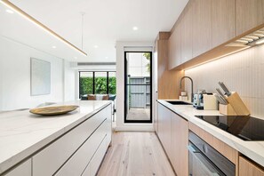 Fridge, microwave, oven, stovetop - Stylish 3-Bed Home Near South Melbourne Market (South Melbourne)