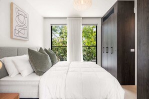 3 bedrooms, iron/ironing board, WiFi, bed sheets - Stylish 3-Bed Home Near South Melbourne Market (South Melbourne)