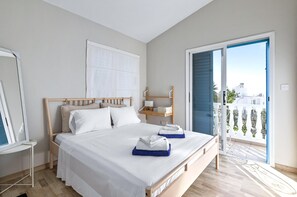 3 bedrooms, iron/ironing board, WiFi - Villa Eva Breeze by Ezoria Villas (Coral Bay)