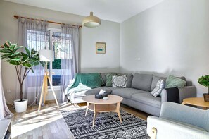 TV - Villa Eva Breeze by Ezoria Villas (Coral Bay)