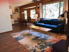TV - Large Home in West Glacier 3 miles to GNP (West Glacier)