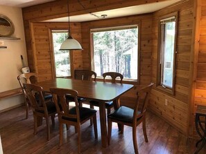 Dining - Large Home in West Glacier 3 miles to GNP (West Glacier)