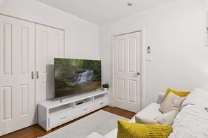 TV - Ground Floor One-Bed with Courtyard Access (Strathfield)