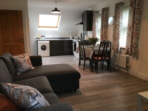TV - Binnian View Apartment - Sleeps 4 (Newry)