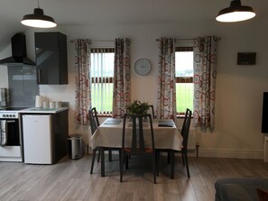 Dining - Binnian View Apartment - Sleeps 4 (Newry)