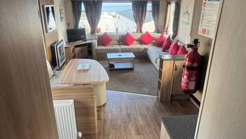 TV, fireplace, stereo