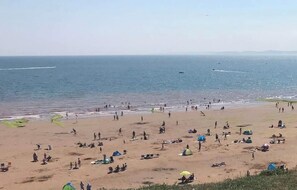 Una playa cerca