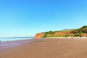 Una playa cerca