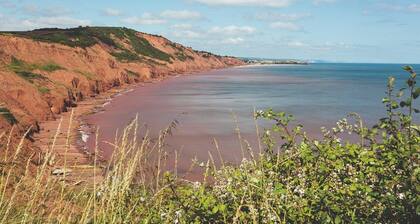 The Pilots Lodge sleeps 6