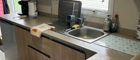 Cookware/dishes/utensils