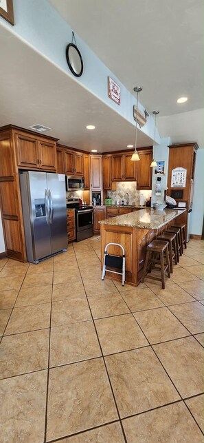 Micro-ondes, four, plaque de cuisson, lave-vaisselle