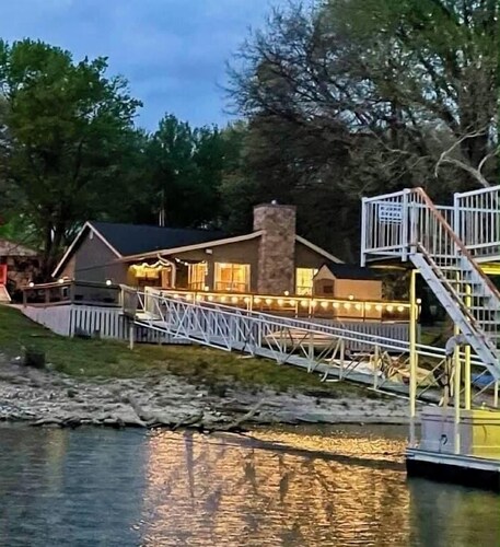 Waterfront 3-bedroom house with dock on Monkey Island