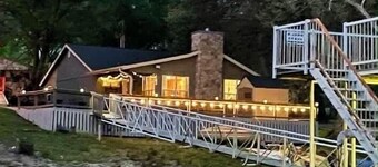 Waterfront 3-bedroom house with dock on Monkey Island