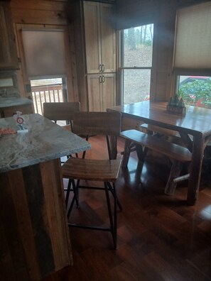 Dining - Beautiful Cabin Perfect For Your Family Gathering in the North GA Mountains (Mineral Bluff)