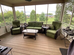 Smart TV, table tennis, books