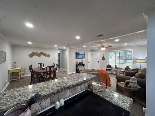 King Bed-Covered Patio-2 Bath