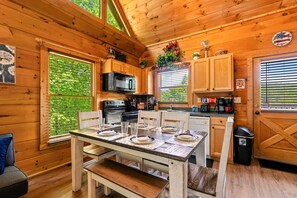 Fridge, microwave, oven, stovetop - Scenic & Family Fun Cabin - Great Location, Hot Tub, Arcade, Pool Table & EV (Pigeon Forge)
