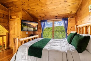 2 bedrooms, iron/ironing board, free WiFi, bed sheets - Scenic & Family Fun Cabin - Great Location, Hot Tub, Arcade, Pool Table & EV (Pigeon Forge)
