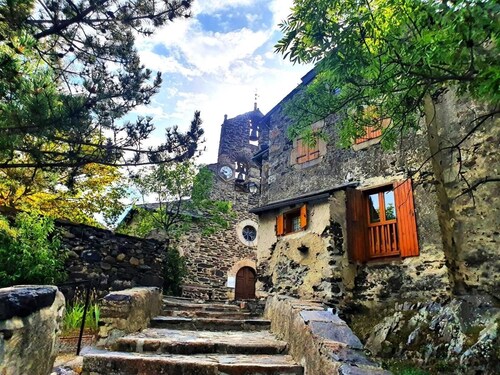 Chalet 5 rooms. 10 people, Garden BBQ, Pool and Fire place