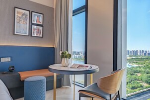 Superior Double Room Single Use, Lake View | Living room