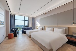 Family Triple Room, Partial Lake View | Desk, laptop workspace, blackout drapes, soundproofing - Chenfeng Hotel (Qingdao)