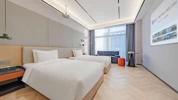 Superior Twin Room | Desk, laptop workspace, blackout curtains, soundproofing