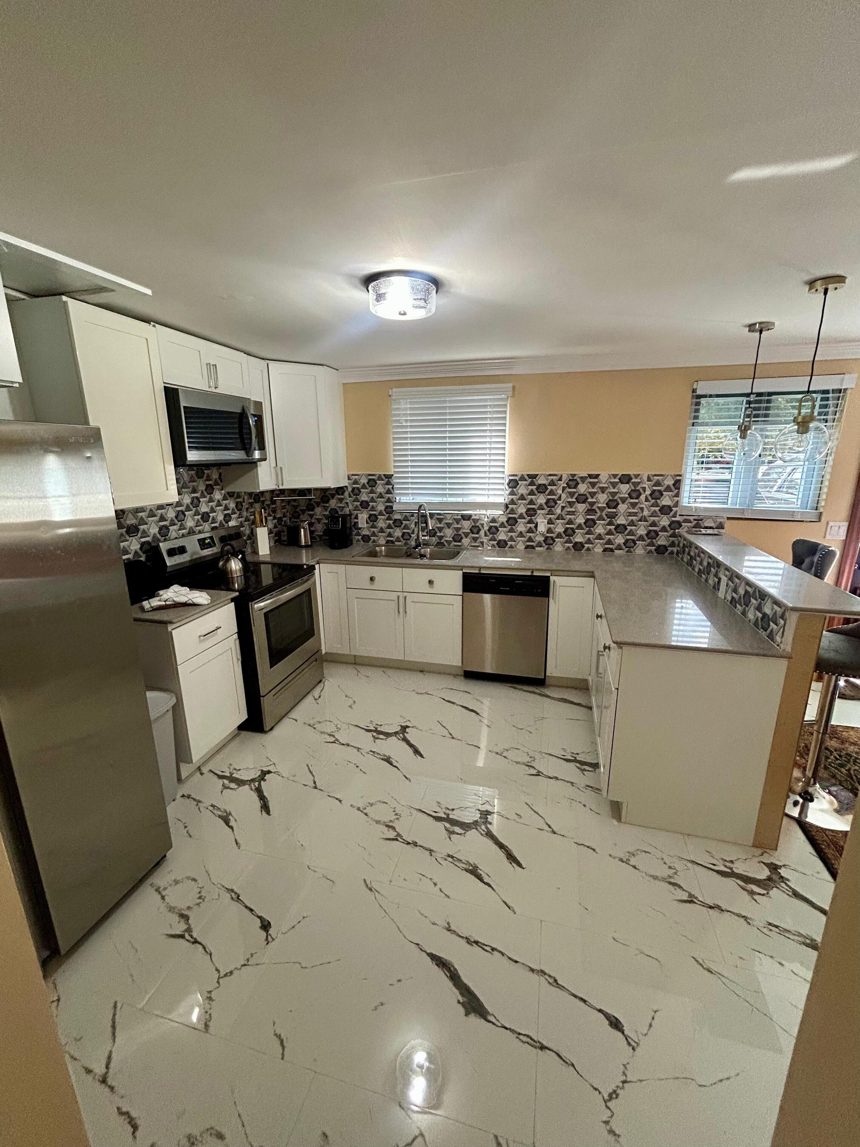 Refrigerador, microondas, horno, placa de cocina